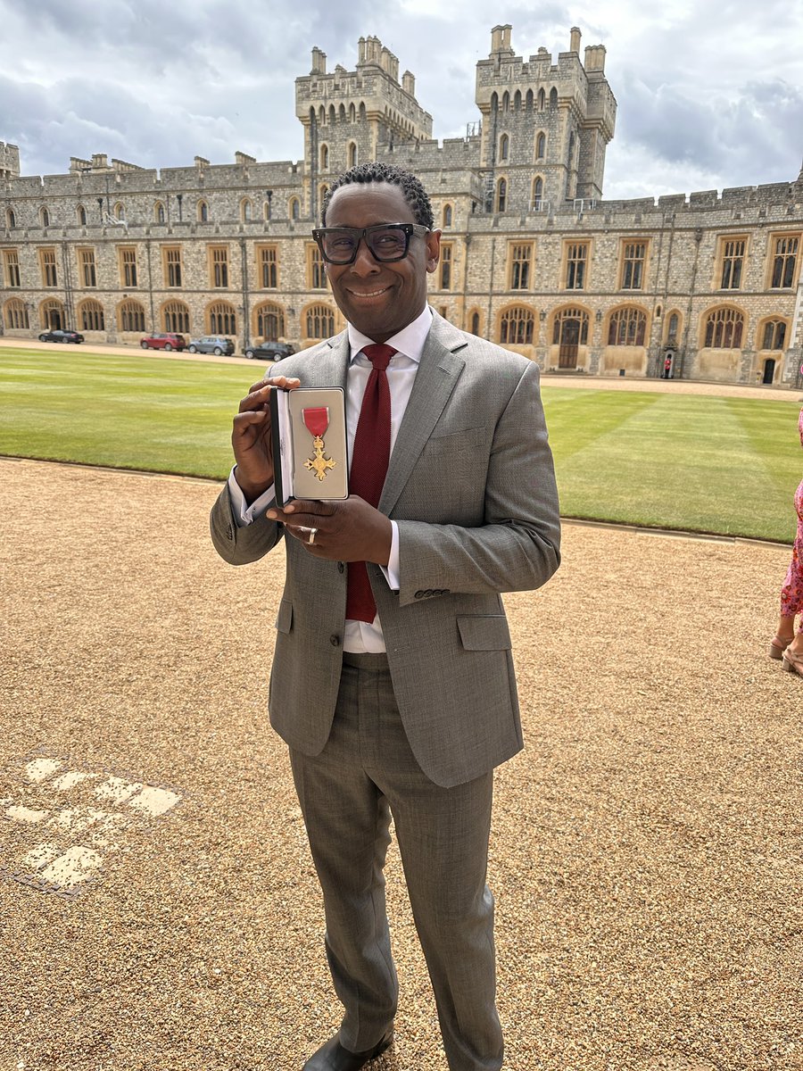 DavidsCarbunkle's tweet photo. Not bad for a lad from Brum! An OBE and a lovely day out! https://t.co/w0iJshxNbf