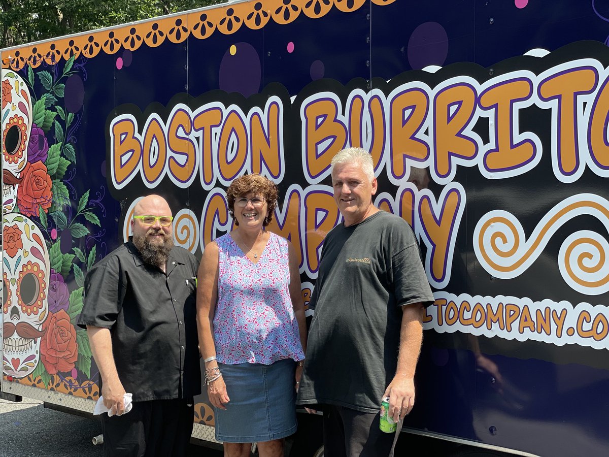 laurapickett01's tweet photo. What a wonderful day for our annual cookout. Bright sunshine, great crowd, delicious food(thanks to Pat Mastrorilli)and perfect entertainment(thank you Joe Leary). What could be better!! https://t.co/3xawHvsc5D