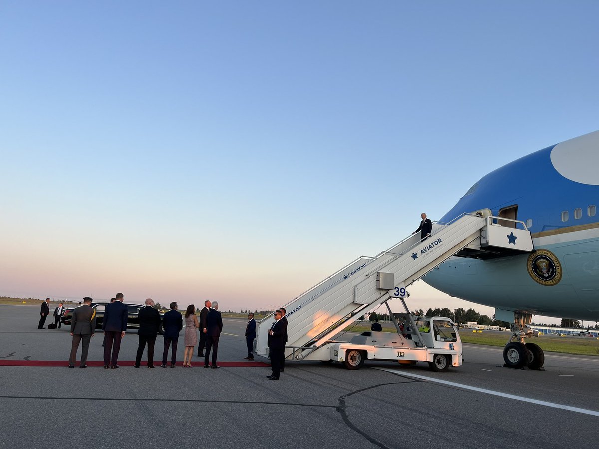 Biden arrives in Finland for the final leg of his Europe trip. He’ll participate in a U.S.-Nordic leaders summit and mark Finland’s entry into NATO, which occurred in April 🇫🇮