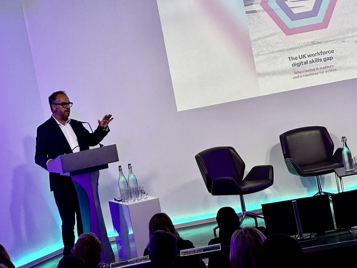 futuredotnowuk's tweet photo. Great to have Digital Minister @scullyp, co-Chair of the DigitalSkills Council @SciTechgovuk, join us to show his support for the #DigitalSkillsRoadmap and lay out the action the Government is taking on #DigitalSkills. https://t.co/OX5hJwD4i0