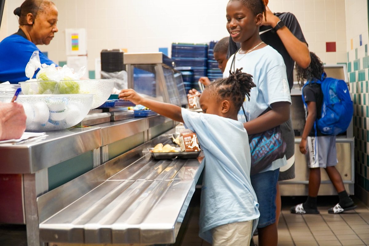 BryanISD's tweet photo. We are #BryanProud to offer free breakfast &amp; lunch to children this summer! #NealElementary &amp; #NavarroElementary will be open through July 21 as part of the federally-funded program. There is no residency or reservation requirement to benefit.

More 👉 https://t.co/WyPR8rbFbh! https://t.co/n36gfFTvwD