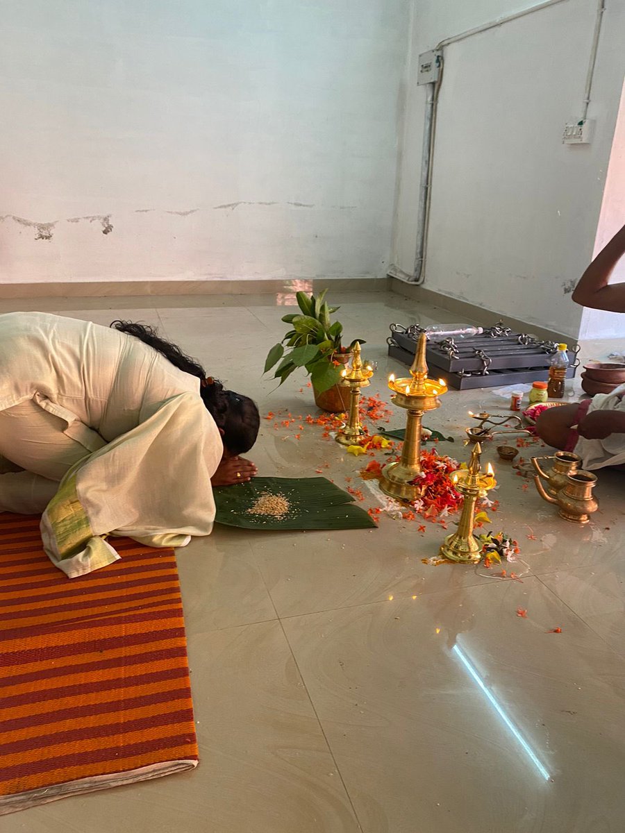 "द केरला स्टोरी"

केरल में 4 मुसलमानों ने अपनाया सनातन धर्म।

हिन्दू सेवा केंद्र की सहायता से सनातन धर्म में कई वापसी।