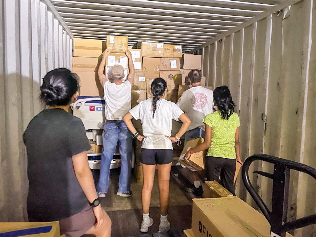 projectcure's tweet image. When disaster hit Syria earlier this spring, the #CMMA sponsored a container of lifesaving #medicalsupplies &amp;amp; equipment for #disasterrelief! This C.U.R.E. Cargo container left #ProjectCURE #Chicago recently to deliver health and hope to those who need it most in #Syria! 🇸🇾