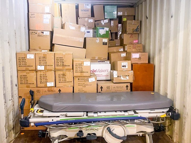 projectcure's tweet image. When disaster hit Syria earlier this spring, the #CMMA sponsored a container of lifesaving #medicalsupplies &amp;amp; equipment for #disasterrelief! This C.U.R.E. Cargo container left #ProjectCURE #Chicago recently to deliver health and hope to those who need it most in #Syria! 🇸🇾