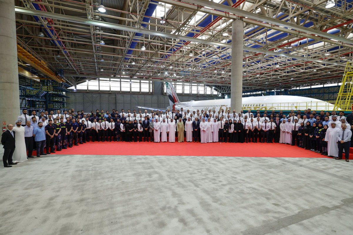 HHShkMohd's tweet photo. تفقدت اليوم المركز الهندسي لطيران الإمارات .. 5500 مهندس وفني يضمهم المركز .. 60% منهم مواطنون .. ويعد من أكبر المراكز الهندسية لصيانة الطائرات المدنية في العالم  .. ويشرفون اليوم أيضاً على تطوير مقصورات طيران الإمارات وترقيتها لتكون الأحدث عالمياً بتكلفة تتجاوز 7.3 مليار درهم .. 

هذا فريق واحد فقط من فرق دبي التي تواصل الليل بالنهار لتضمن تفوق الإمارة عالمياً .. وتحافظ على جودة الخدمات التي نقدمها في أكبر مطار دولي في العالم . 
تحية لهم .. وشكراً لجميع فرق عملنا المتفانية ..