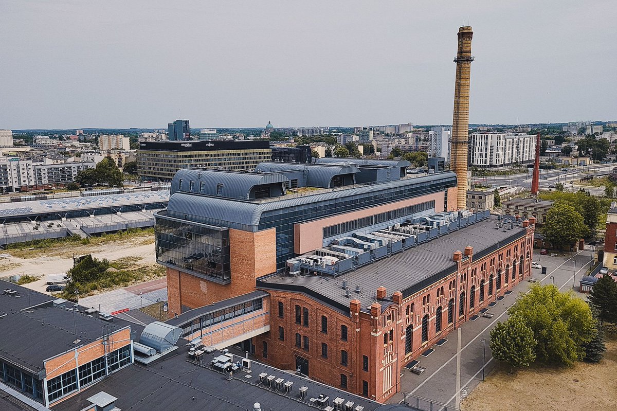 Today my legs carried me to the cooling chimney of #EC1 🏭 A panorama of the center of #Łódź stretches from it 📸 I recommend this place for everyone, regardless of age.  A lot of experiences, multimedia, and an interesting story 📚
#travel #Tuesday #photo
<a href="/Miasto_Lodz/">Łódź</a> <a href="/ec1lodz/">ec1Lodz</a>