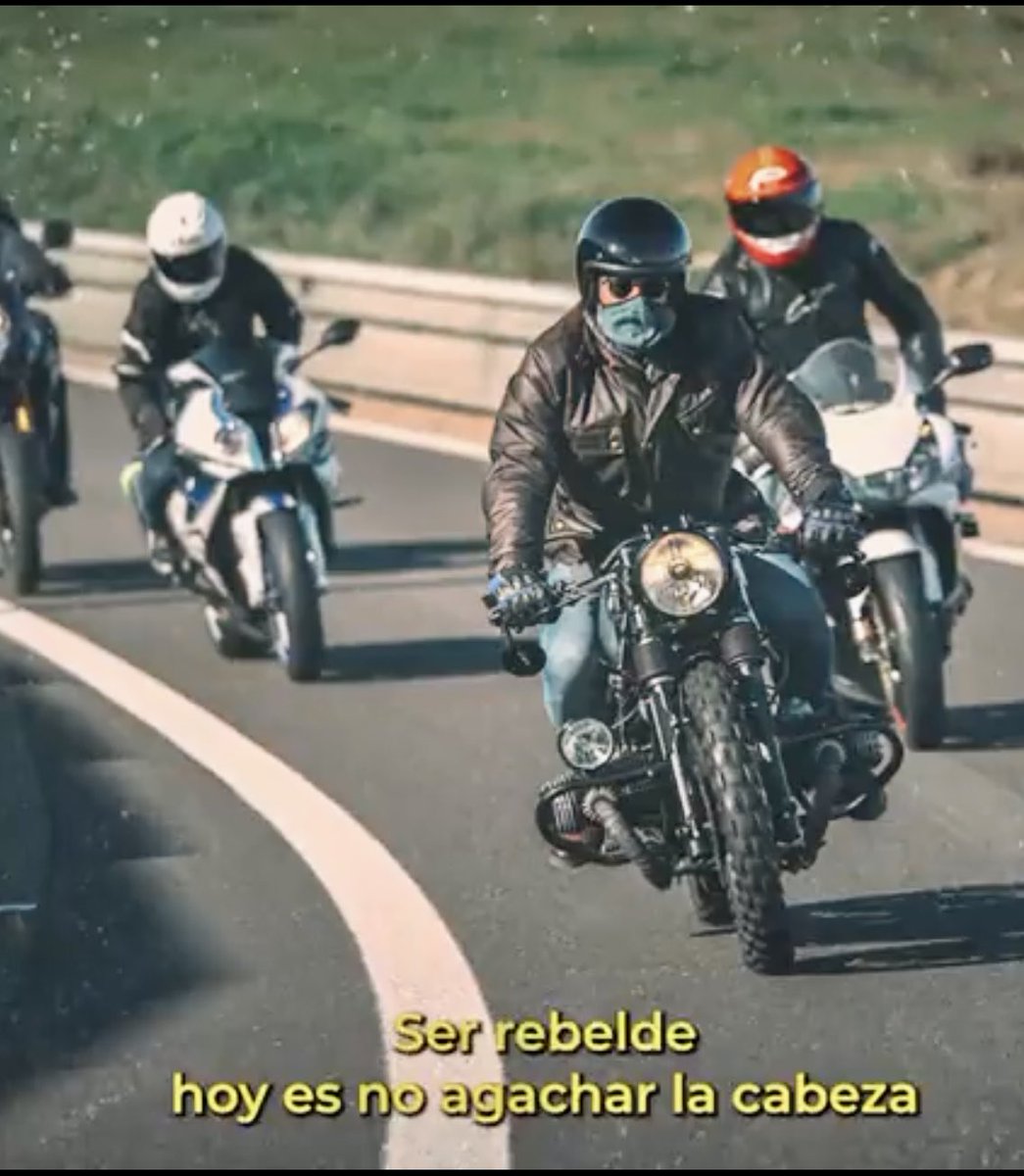 CarmenRevista's tweet photo. Ser rebelde hoy, es no agachar la cabeza por defender tus principios y tus creencias.#VamosSanti #SoloQuedaVOX #AdelanteVOX https://t.co/2lr9A20uUF
