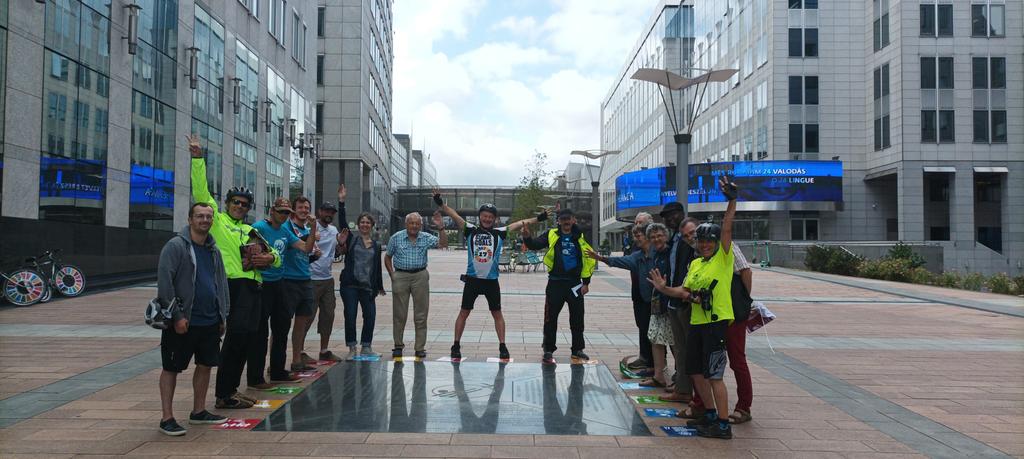 Cycle4SDGs's tweet photo. The "#Cycle4SDGs to #LeaveNoOneBehind", an @ATD_Europe #HLPF2023 event, ended today at @Europarl_EN in #Brussels with a gathering at #SDG1 #EndPovertyDay Stone.
It's from the similar Stone in @Paris that the cycle started on July 3!
@marietouss1 @MEPSDGalliance @BarryAndrewsMEP https://t.co/tPgCxLC0uc