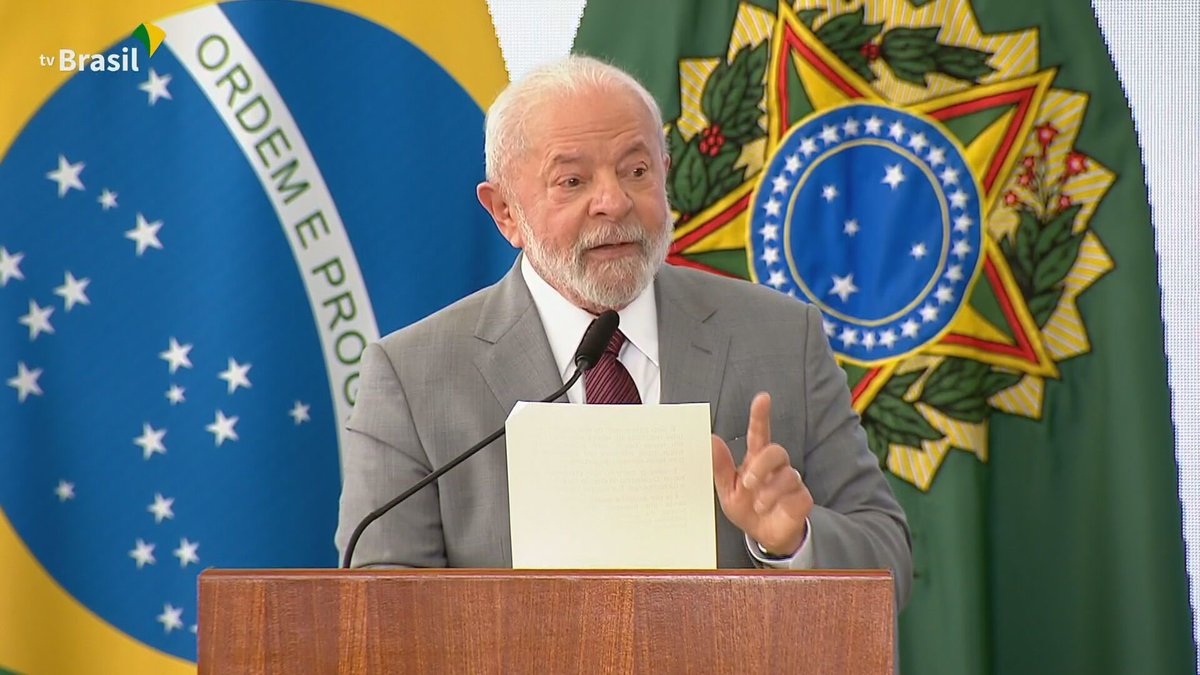 choquei's tweet photo. 🚨BRASIL: Presidente Lula sugere ao vice-presidente Geraldo Alckmin programa de descontos para eletrodomésticos: “Se tá caro, vamos baratear. Vou facilitar a compra de geladeira, televisão e máquina de lavar roupa para à população. https://t.co/HNdxLrWnSB