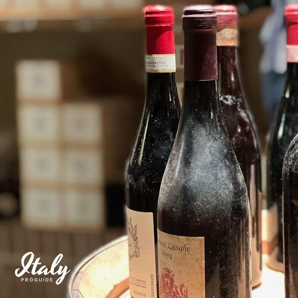 ItalyProGuide's tweet photo. 🍷 Il 12 luglio 1963 nasce il marchio DOC per i vini italiani. Il riconoscimento identifica i vini che rappresentano al meglio le specifiche aree territoriali, valorizzando le tradizioni enologiche italiane. Per altre curiosità 👉https://t.co/H8uXx1vQ4v
#ViniDOC… https://t.co/fP5R4oINkv