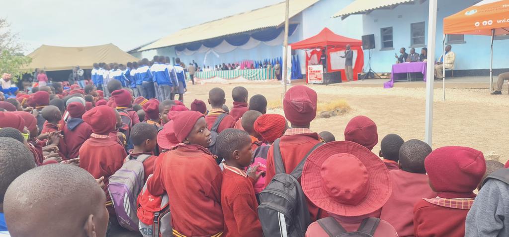 OnPointMedia4's tweet photo. Professional PA System
Day of the African child commemoration
12 July 2023
Shashe Seconday School
Theme: The rights of the child in the digital environment. @WorldVision
MC @LloydMungoni
#Events #PAsystemhire #Notoearlychildmarriages #NotoGBV https://t.co/MUU2Jd1gvj