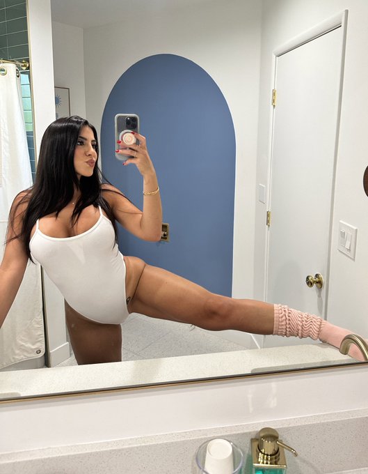 2 pic. good morning 🩵 https://t.co/05PrZg5B3A<a href="/tag/reidme"class="tags"><span>#reidme</span></a>