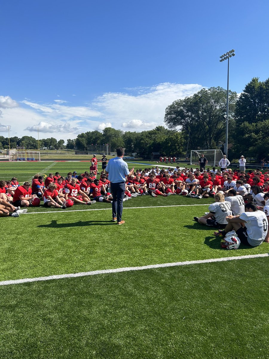 coachjonholmes's tweet photo. Great morning jamboree with SM North. A huge thanks to Marc Pedrotti from @JMPfoundation for coming out and sharing information on shallow water blackout with both teams.Very powerful message honoring an incredible young man. Joe’s legacy will never be forgotten. #WeRMiege https://t.co/AH3wlS2Cxh