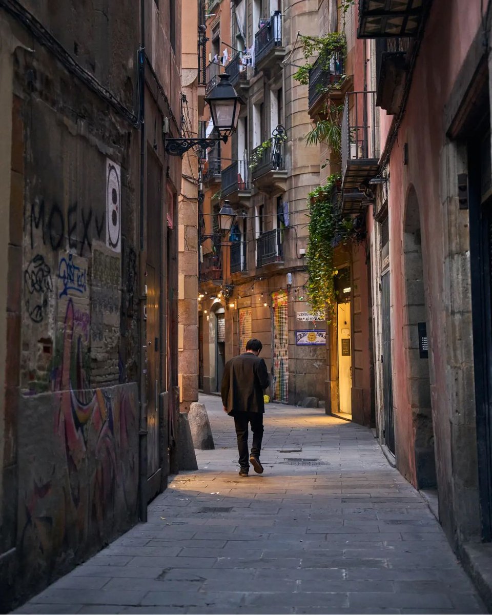 thisis_bcn_CA's tweet photo. Ens limitarem a deixar aquestes imatges del Gòtic i, especialment, el temple d'August, per aquí. Hi has estat alguna vegada? 🏛️
📷 bcnmagica (IG)
#visitbarcelona #templedaugust #barrigotic https://t.co/wQgd7IH7aD