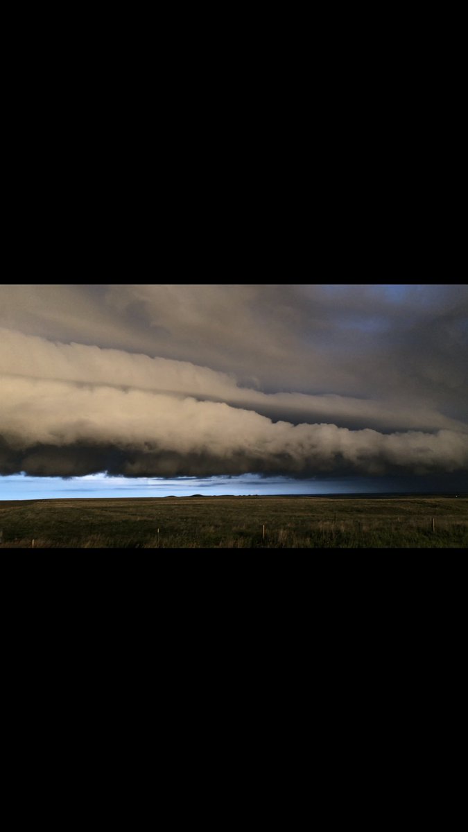MesoMedia_X's tweet photo. Beautiful shelf cloud near Lemmon, SD #StormChaser #ThunderStorm #StormChasers
#StormChasing #SuperCell #Clouds #Storm
#Hail #Lightning #Weather #ShelfCloud
#InstaWeather #SevereWeather
#MotherNature #Incredible https://t.co/EFBz2TegCp