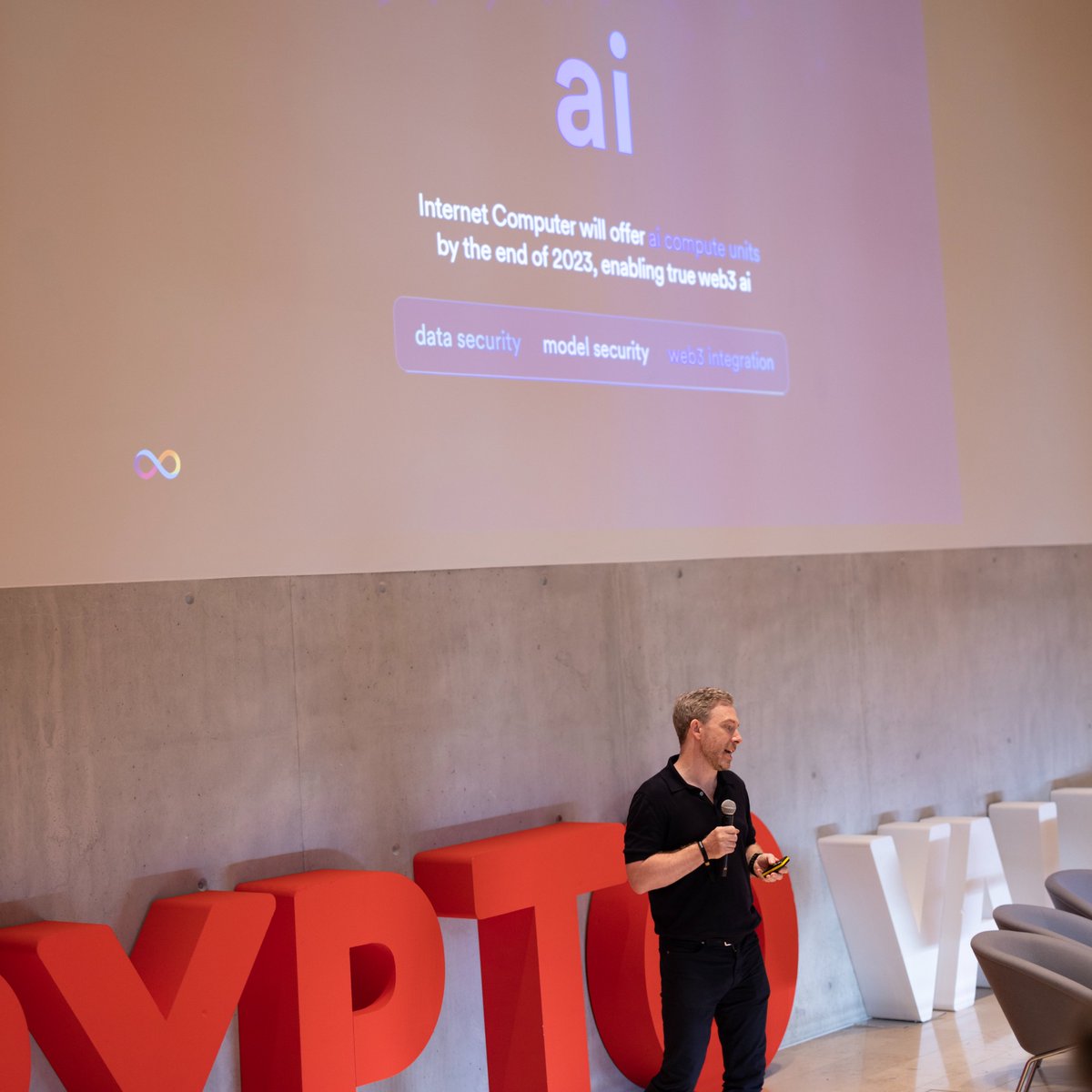 dfinity's tweet photo. #InternetComputer enabling web3 AI 🤖

Who's building the future? Share your ideas💡 https://t.co/hIPVWru0CK