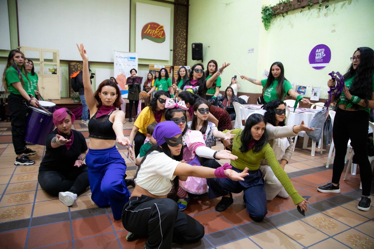 ONUMujeresCol's tweet photo. #CoCreandoPaz 
100 mujeres jóvenes artistas de Pasto se reunieron para visibilizar sus iniciativas de artivismo y construcción de paz a través de: 
🟣Manifiesto por el arte
🟣Red de mujeres jóvenes 
🟣Canción Batucada https://t.co/fqvsZKgcuy