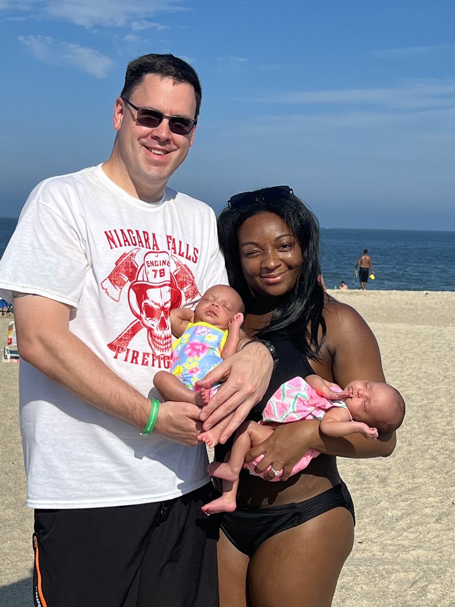 anisseee_'s tweet photo. Noelle and Madison are 6 weeks old 🩷🤍 they are getting chunkier, love to snuggle, hate bath time and tummy time, and keep us up all night 🥰 https://t.co/OuIqj2CCkW