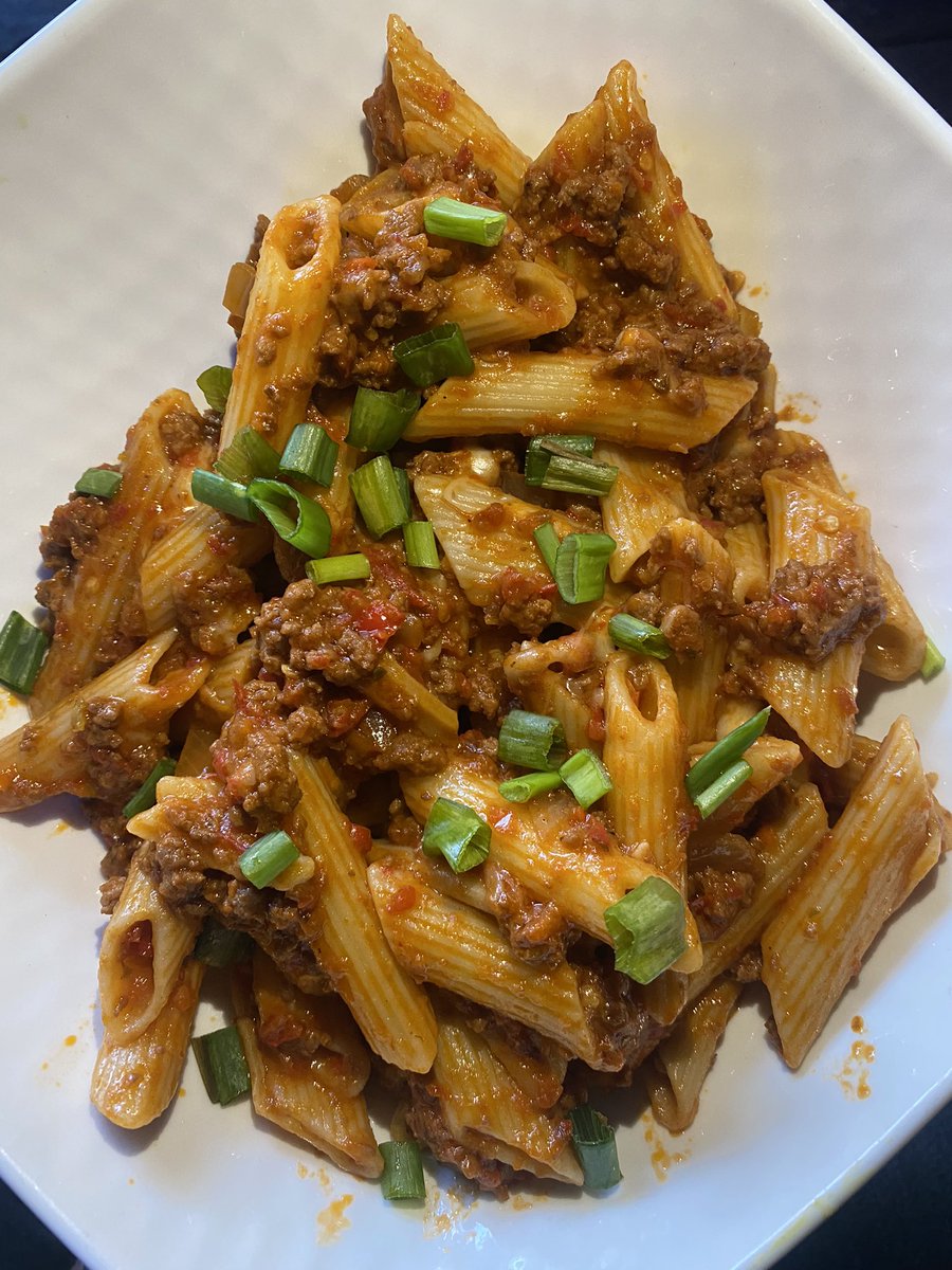TRIBEKA_BOOOOZ's tweet photo. Penne Nirvana🎉
.
MEATY • CHEESY • SPICY
#pasta #penne #ragù #tribeka #booooz https://t.co/r70DB5K5tF