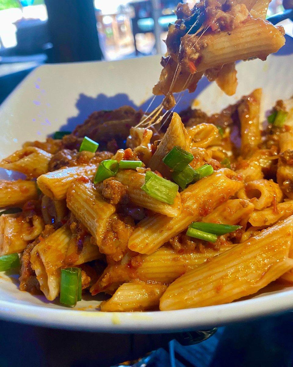 TRIBEKA_BOOOOZ's tweet photo. Penne Nirvana🎉
.
MEATY • CHEESY • SPICY
#pasta #penne #ragù #tribeka #booooz https://t.co/r70DB5K5tF