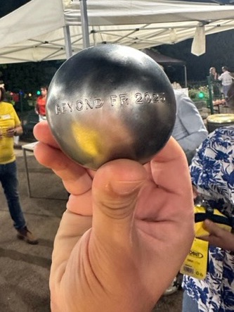 beyondtechs's tweet image. Souvenirs d’une très belle soirée Pétanque pour fêter l’été à La Boule du Lac Saint James situé dans le Bois de Boulogne avec l&apos;agence Savourer pour nous régaler. 🇫🇷 Bravo à l’équipe gagnante qui est repartie avec de belles boules au logo de Beyond!
