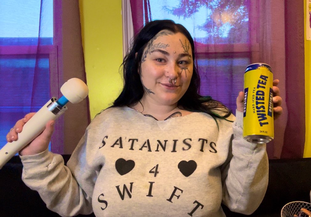 FallopianSaint's tweet photo. Essentials when filming for SIN #SatanicInformationNetwork @WinstonianE @SatanicTv #Satanists4Swift https://t.co/ESqSldKzxy