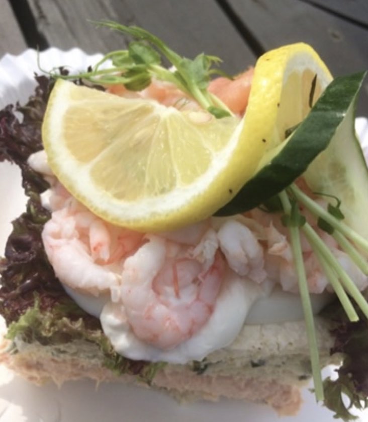 jannickep74's tweet photo. Kåseberga, ett smultronställe 🇸🇪

Vi klarade oss undan det värsta regnet o em blev solig ☀️💕
Enligt traditionen så äts det alltid en åla-burgare 😋😂

Hoppas ni haft en bra dag ☺️

#svensksommar #vardigsjälv #levlivetnu #omtänksam #älska #alesstenar #roadtrip #smile ❤️ https://t.co/P7lMDzo5XR