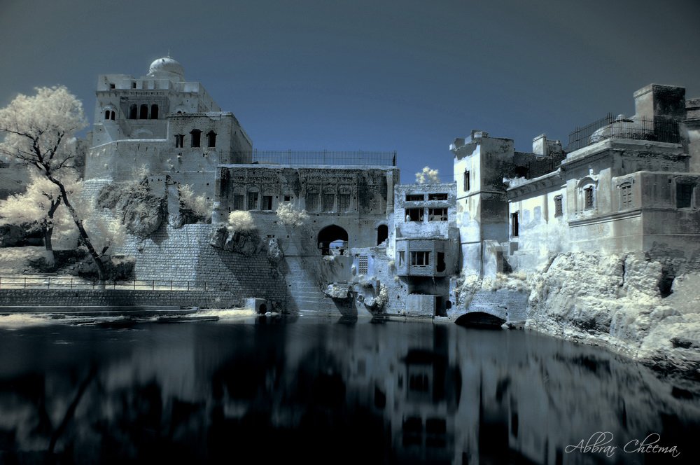 Abbrar's tweet photo. Katas Hindu temple (infrared photography), salt range, Punjab Pakistan.
Please retweet to support my efforts to promote the heritage of Pakistan.
#photography #photooftheday #photo #photographer #heritage https://t.co/wWiGwrH11w