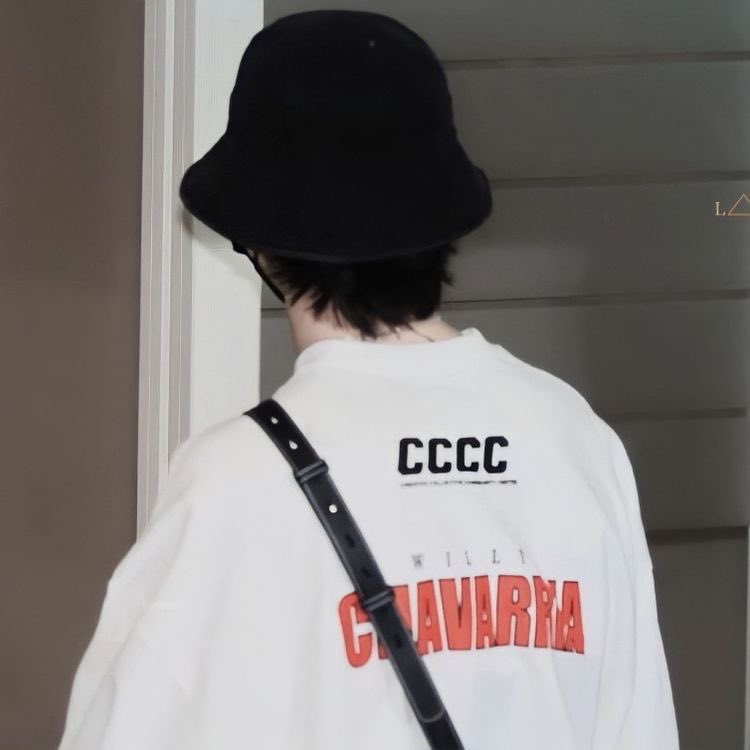 jmscherry_'s tweet photo. well who is jimin sharing shirt with😭😭😭 https://t.co/6ubkDpySr5