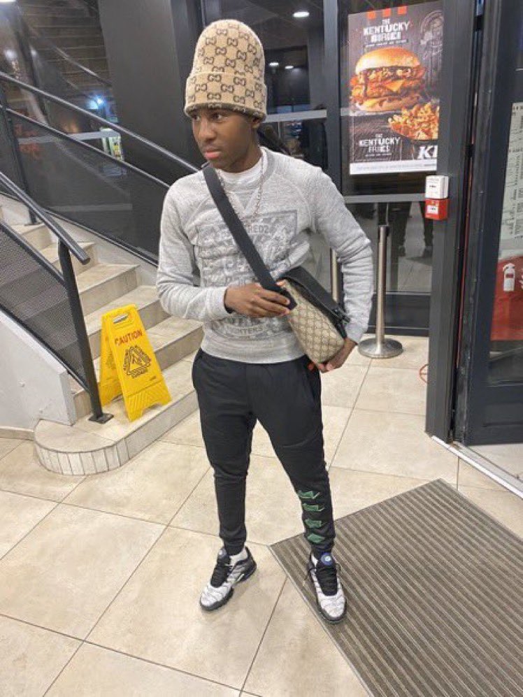 ArobaseMoussa's tweet photo. Qui se rappelle de lui ? Sa sauce elle avait fini jusqu’aux states mdrrr https://t.co/PNUafypOpI