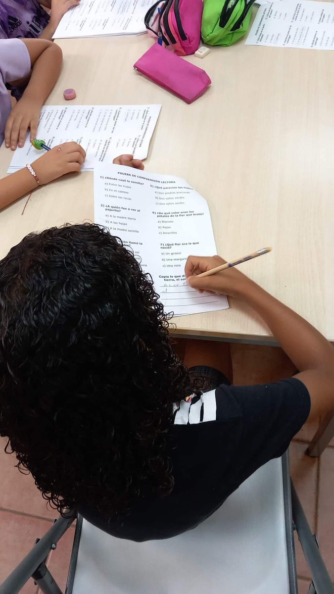 almeriaacoge's tweet photo. ¡CLUB DE LECTURA VERANO 2023!
Nuestros chicos y chicas del taller de tareas dan continuidad a su desarrollo educativo en verano, donde el juego , la lectura comprensiva, la imaginación y creatividad son los ingredientes principales. https://t.co/YSfHsQ0VYL