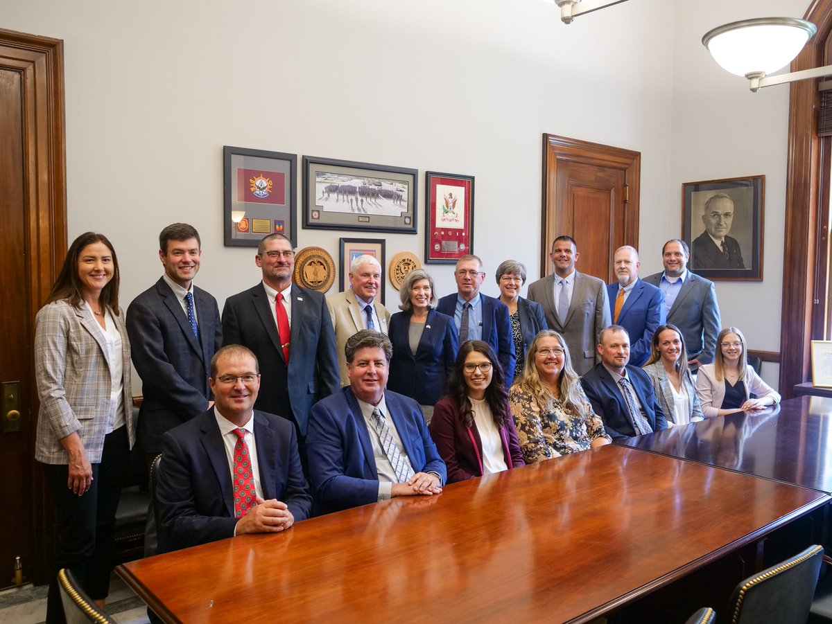 Joni Ernst tweet media