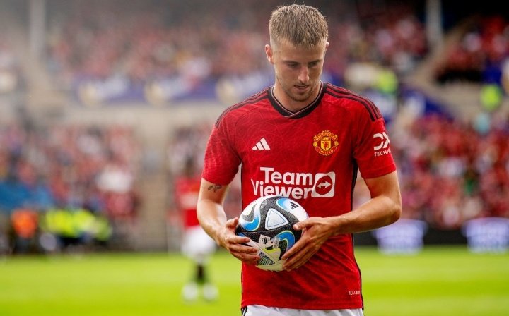 NoodleHairCR7's tweet photo. Mason Mount vs Leeds: 

45 mins played
28 passes completed 
84% pass completion
100% Chelsea fans tears 😭 https://t.co/qMc3x7B1lM