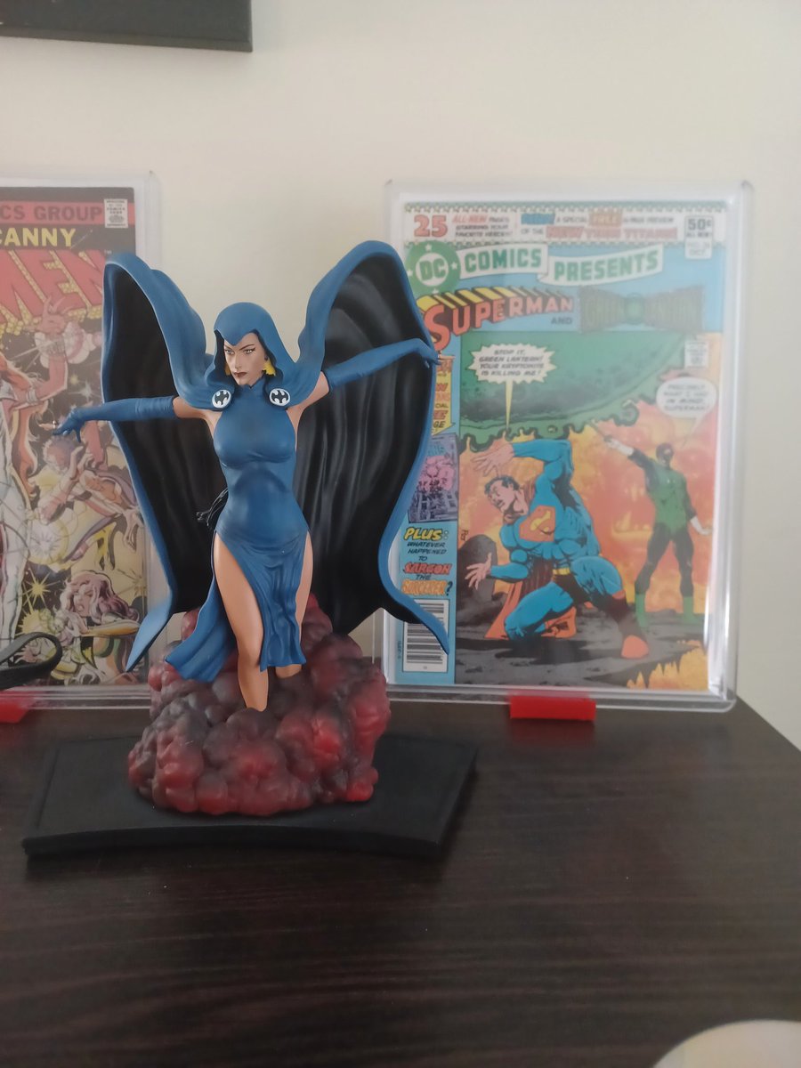I've been eyeing this #Raven statue at my #Lcs for a while. Well, today he gave me a great deal for it. Looks great next to her #1stAppearance.