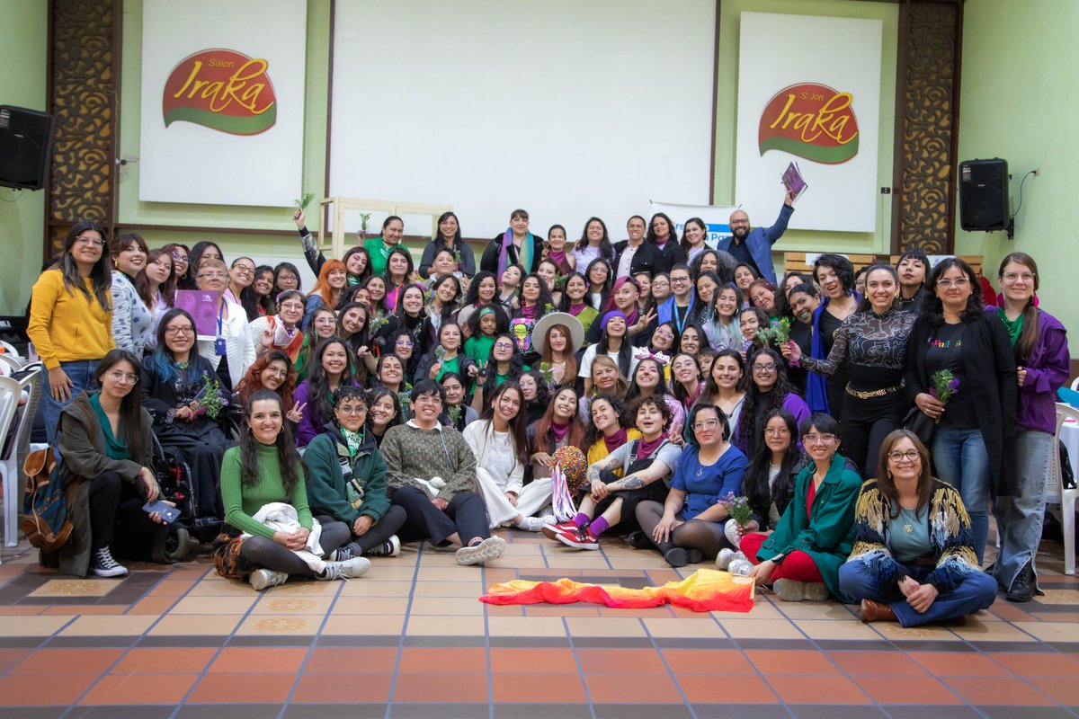 ONUMujeresCol's tweet photo. #CoCreandoPaz 
100 mujeres jóvenes artistas de Pasto se reunieron para visibilizar sus iniciativas de artivismo y construcción de paz a través de: 
🟣Manifiesto por el arte
🟣Red de mujeres jóvenes 
🟣Canción Batucada https://t.co/fqvsZKgcuy