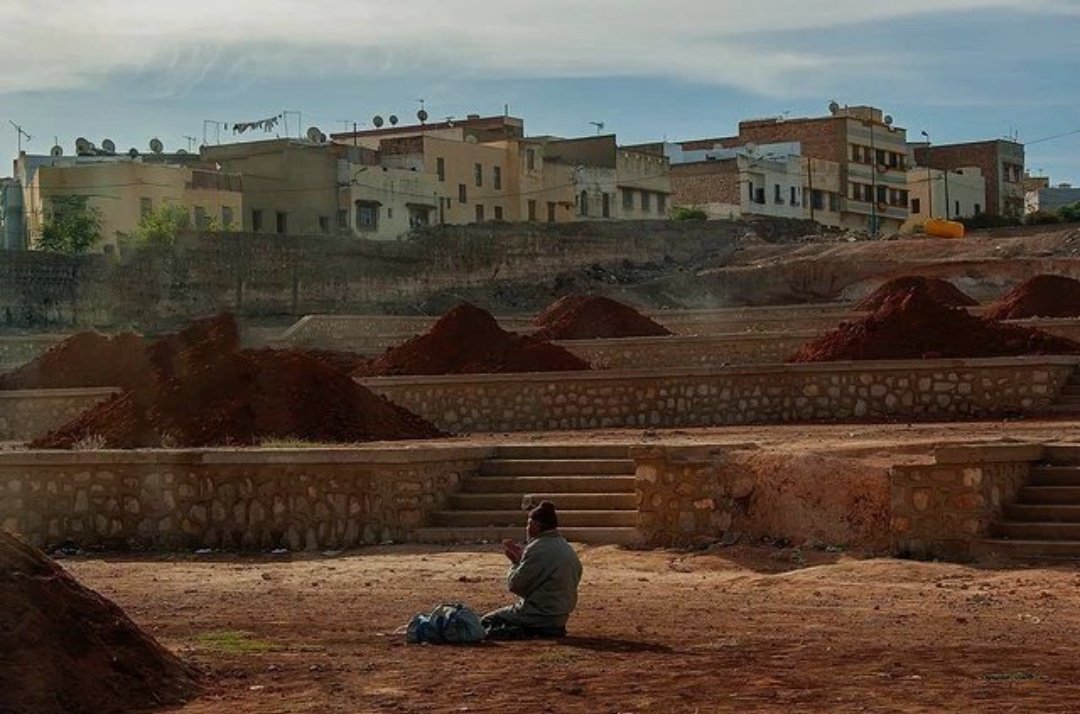 Üstadım bana bir nasihat eder misiniz? 
"Evladım! Dikkat et kimse seni Allah'a şikayet etmesin."