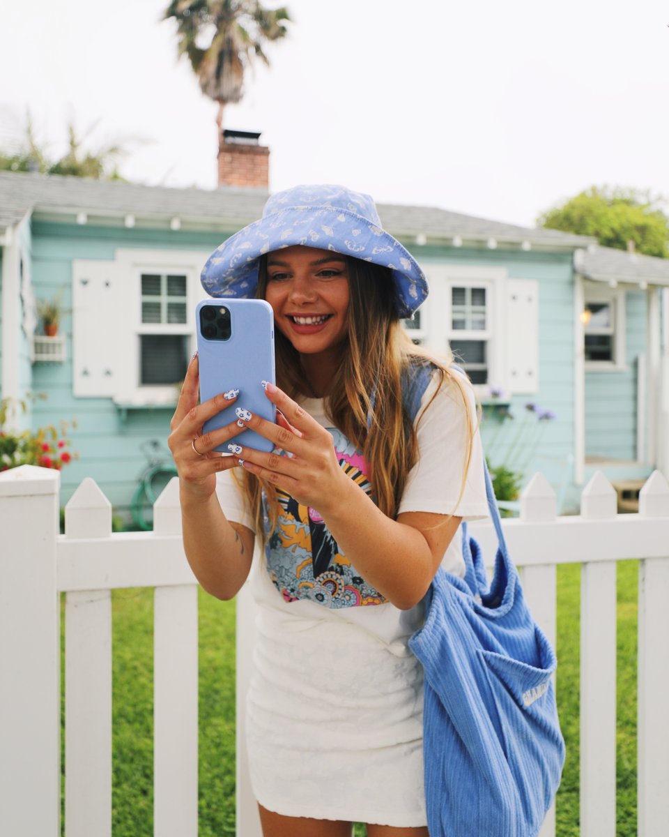 getcasely's tweet image. This is my submission to @apple to make a periwinkle heart emoji💙💜