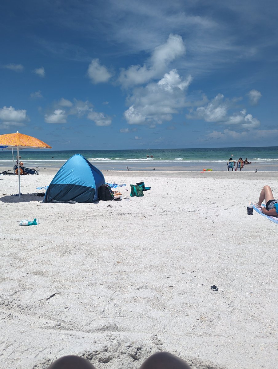Srg20201's tweet photo. @SluggoDoug You are here! ☺️ 🎧 Listening to my favorite songs! #TheCure #SiriusXM #indianrocksbeach #GulfofMexico #floriduh  🤦...SB😎 https://t.co/GJYToFU25B