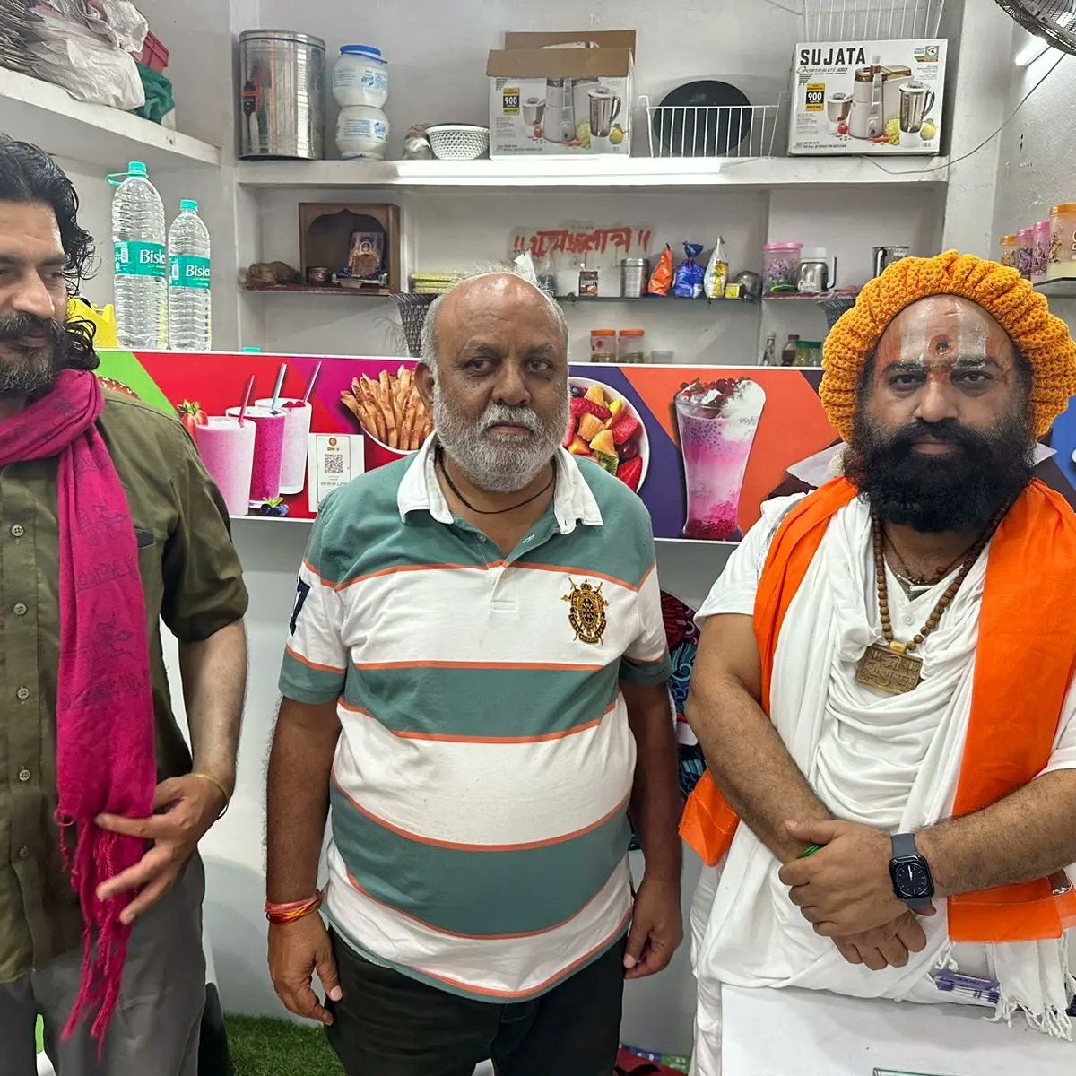 Amitavasthi15's tweet image. राजस्थान के श्री नाथ जी पहुँचने पर श्री नाथ जी भगवान का दर्शन और भाजपा के नगर अध्यक्ष सहित भाजपा वीएचपी और आर एस एस के कार्यकर्ताओं से मुलाक़ात