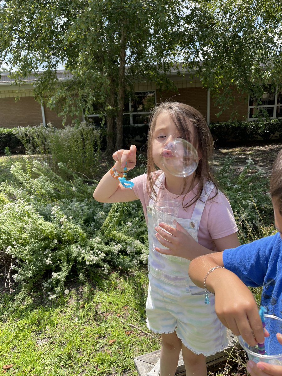 LangstonLMS's tweet photo. Today at #SummerLearningCamp we had a BUBBLE PARTY! 🫧 Kinders learned about what makes a bubble and then we made our own bubble wands out of pipe cleaners! #STEM @LuxfordES @MsFallejo @VBTitleI @vbschools https://t.co/u1LVjxiM9b
