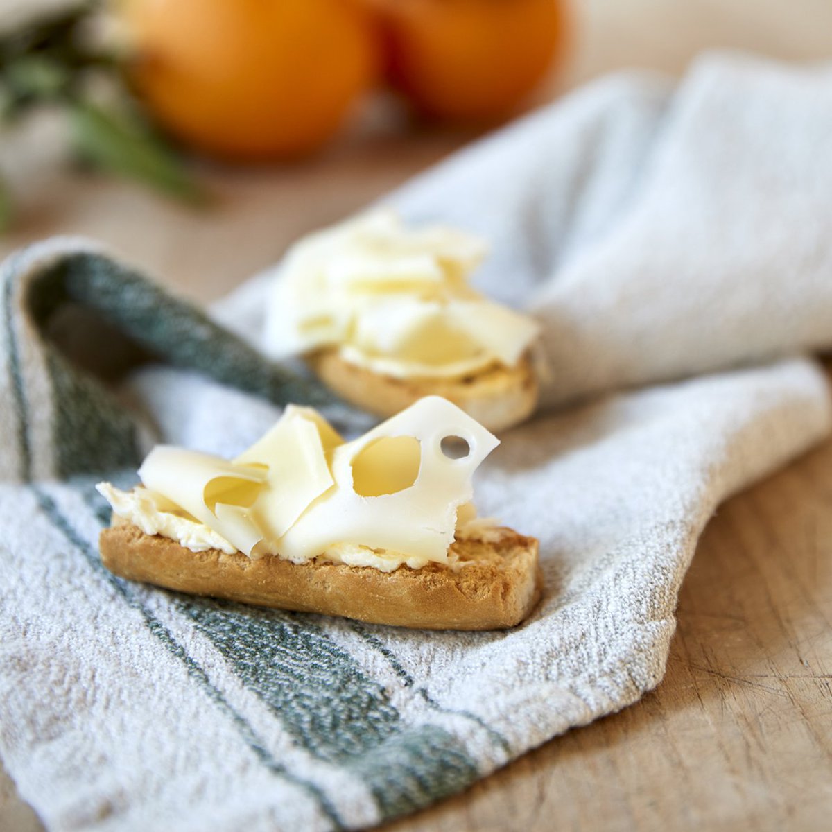 #Krisprolls es una de nuestras opciones preferidas para una merienda ligera. 😋 Solo con un poco de queso está ¡delicioso! 🧀🐭

#masoliverbrands #panecillo #panecillossuecos #queso #snack #snacksaludable #healthydiet #lifestyle