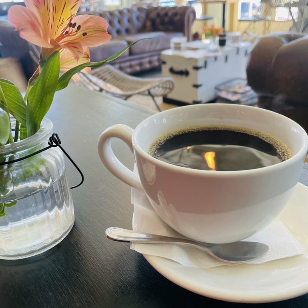 We put a lot of hard work and love into our locally roasted coffee so it's just perfect for you spt.to/wD5GxE