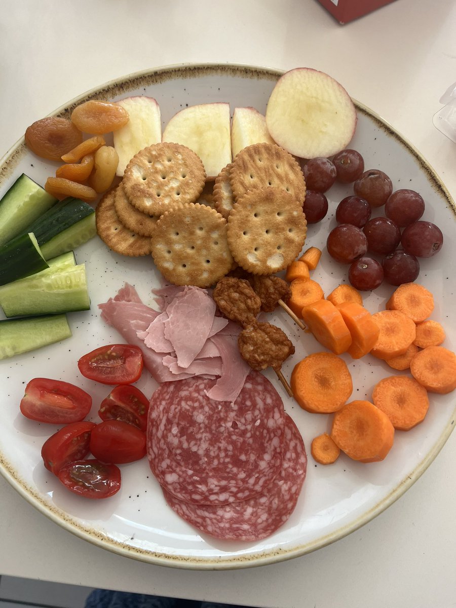 KatStorrWriter's tweet image. A so-called ‘girly plate’ for my kids after nursery/school today #girlyplate #pickybits #snacktime