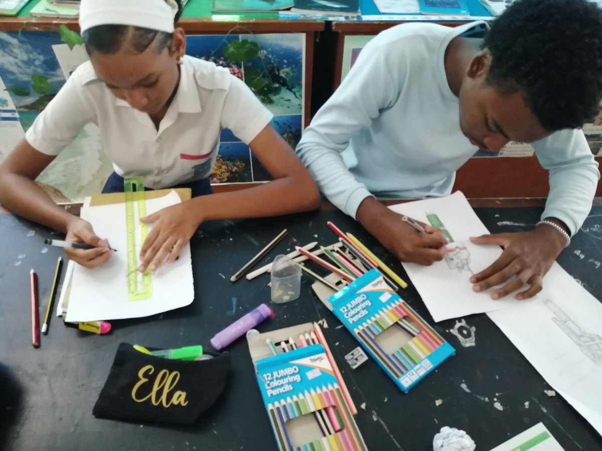 SeyBluefloat tweet media