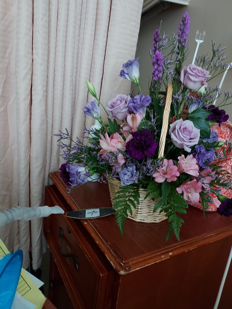 bonbonmonkey672's tweet photo. Beautiful flowers from my Twitter bestie @leizimm I'm so Blessed! 😍 🙏 @laura_birdwell @sznraymundo @webgirlmorgan @bobbybonesshow @mikedeestro @RadioAmy don't you agree! 🤗💜 https://t.co/mc5vQnIusk