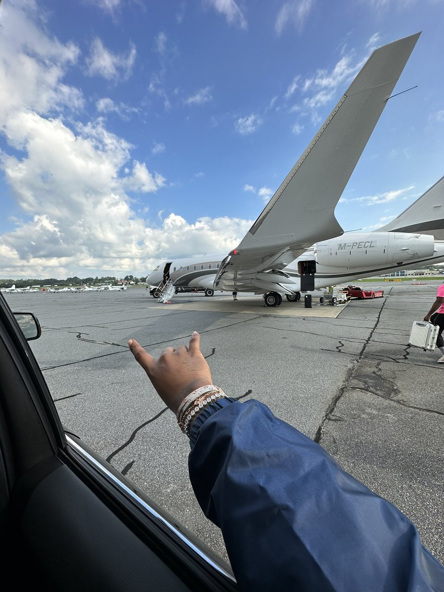 davido's tweet photo. 📍Boston We can’t wait to see ya ⏳❤️ https://t.co/JVB5ScWvA5