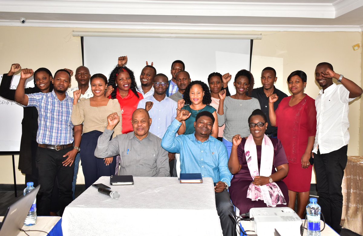 TuicoUnion's tweet photo. Julai 11-12, 2023, Chama cha Wafanyakazi wa Viwanda, Biashara, Taasisi za Fedha, Huduma na Ushauri (TUICO) kwa kushirikiana na IndustriALL Global Union, kiliendesha Semina ya kuwajengea uwezo baadhi ya Makatibu Wasaidizi wa TUICO kutoka Mikoa ya Kinondoni, Temeke, Ilala, Kigamboni, Mkuranga na Pwani ili kuongeza ufanisi katika utendaji wa shughuli za kila siku za Chama.

Katika semina hiyo iliyofanyika Dar es Salaam, Makatibu hao Wasaidizi walikumbushwa kuhusu matumizi ya Mfumo wa Taarifa wa Chama (TUICO Management Information System), majukwaa ya Mikutano na Vikao, kama vile, Zoom, mitandao ya Kijamii na namna mbalimbali za kidigitali za kuratibu nyaraka zinazotumika katika shughuli za kila siku za Chama.

Ili kuendana na kasi ya kukua kwa sayansi na teknolojia, TUICO imeweka mikakati mbalimbali kukuza matumizi ya mifumo na majukwaa ya kimtandao ili kuongeza tija na ufanisi katika uendeshaji wa shughuli za kila siku, ikiwa ni pamoja na namna za ukusanyaji na uratibu wa taarifa za wanachama na za kiutawala sambamba na kuwafikia Wanachama kwa urahisi.

Semina hiyo ni sehemu ya mradi wa TUICO na IndustriALL, na ilifunguliwa na Naibu Katibu Mkuu wa TUICO, Tamim Salehe aliyeambatana na Mkuu wa Idara ya Fedha na Utawala, Isaya Sylvester na kuhudhuriwa na Mratibu wa Mradi, Bi. Margaret Ndagile na Wawezeshaji kutoka Kitengo cha TEHAMA, TUICO Makao Makuu, Charles Isdory, Venance Majula na Winston Katema.

#MshikamanoDaima #WanachamaKwanza #TUICO #NguvuYaPamoja #Tehama 

@IndustriALL_GU @industriallssa