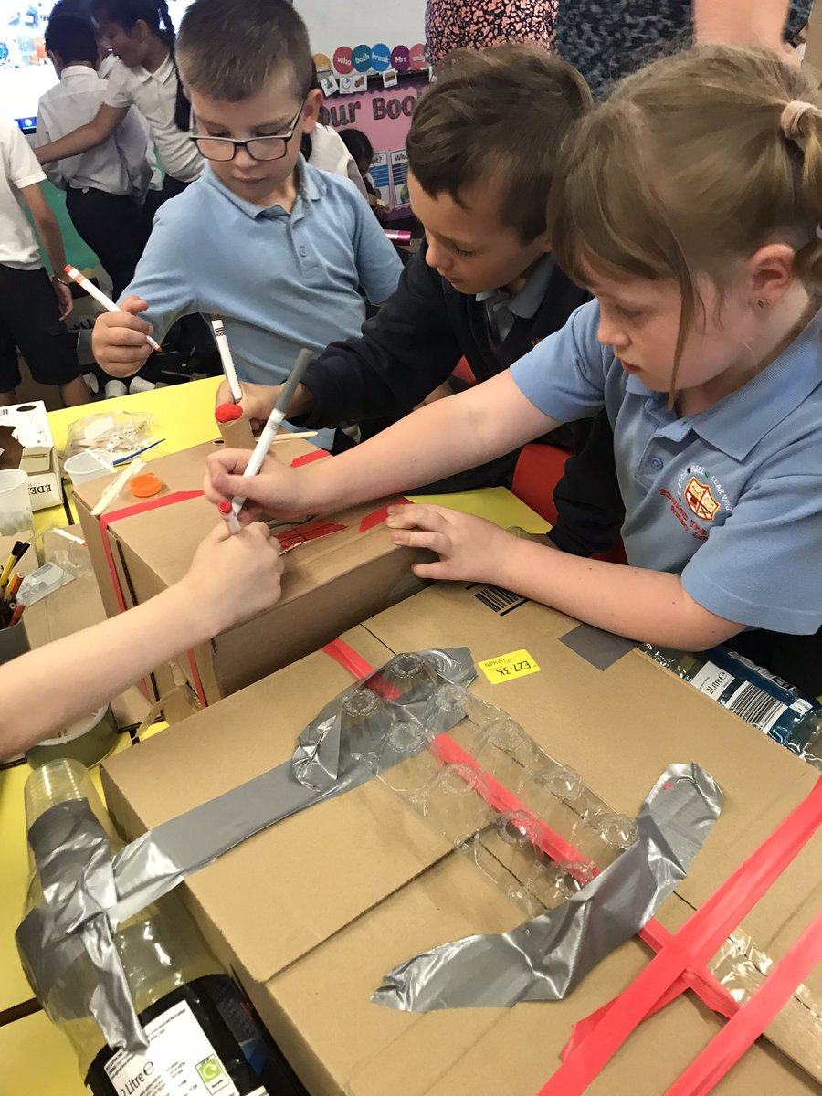 edwardeldersch's tweet image. Year 2 have had an amazing time at Goldthorn Park today! We used recycled materials to build our very own school mascot: Eco Eddie. What a wonderful memory! #Creativeweek