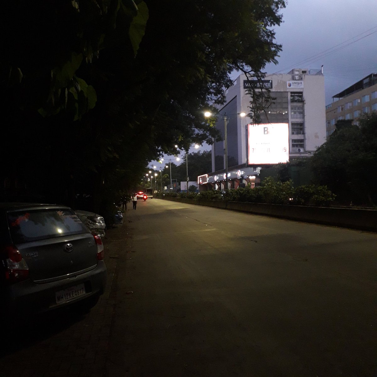 NikhilRana09's tweet photo. Aate jate Khubsurat aavara sadako par kitane ajaan log mil jate hai,
Un me se kuch log Bhul jate hai kuch yaad rahe jate hai.. 🛣
#Heretogo https://t.co/usUdTar1NA