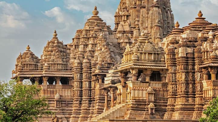 ZUNOONE's tweet photo. @VertigoWarrior In my personal opinion every list is incomplete without Khajuraho temples. #khajuraho #temple https://t.co/nA7CGZKa7G